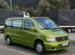 Grüner Mercedes-Benz Vito.