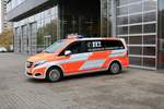 BF Frankfurt am Main Mercedes Benz V-Klasse ELW B-Dienst am 30.10.20 in Eckenheim an der Wache 1