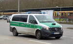 Prävention Finanzkontrolle Schwarzarbeit (Zoll) mit einem Mercedes-Benz Vito 116cdi (W447 - extralange Version) am 03.02.22 Berlin Marzahn.