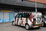 Mercedes Gro�raum PKW, mit Werbung f�r www.safaripark.de am Hauptbahnhof in Hannover, am 04.07.10.