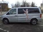 Moderner Leichenwagen ? Bodymobil des Institut f�r Plastination Heidelberg.