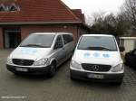 Das Foto zeigt zwei Mercedes Transporter der Ostseeklinik Sch�nberg Holm.