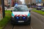 VGF Fahrstromtechnik Mercedes Benz Vito ELW am 15.04.23 beim Abschalten der Oberleitung in Frankfurt am Main.