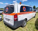 =MB Vito als Bevölkerungsschutzfahrzeug aus dem Landkreis Nordfriesland im Dienst des dortigen DRK, steht auf dem Parkplatz der 2025er Rettmobil in Fulda