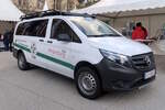 Mercedes-Benz Vito Tourer 119 CDI 4X4 der Bergrettung Tirol. Aufgenommen am Nationalfeiertag 26.10.2025 in Innsbruck. 