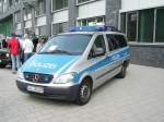 Ein Mercedes Benz Vito der Polizei Frankfurt am Main am 28.05.1 mit Lautsprecheranlage 