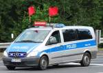 Mercedes Benz Vito Polizei Wagen zur Absperrung des Ironman Frankfurt am 06.07.14 in Maintal 