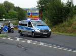 Mercedes Benz Vito zur Absperrung der Radstrecke des Ironman Frankfurt am 06.07.14 in Maintal 