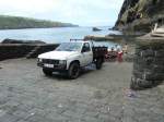 Nissan Pick up zieht das Fischerboot aus dem Wasser, Sao Miguel/Azoren im Juli 2013
