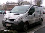 OPEL-VIVARO einer Schärdinger Brauerei ist vor einem techn. Handelsgeschäft in Ried i.I. vorgefahren;100108