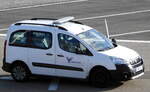 Peugeot Partner als Dienstfahrzeug des Hafens Ystad am 20.10.22