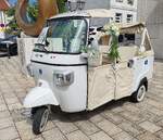 =Piaggio Ape als Hochzeitsmobil, gesehen im August 2026 in Alt�tting