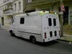 Renault Master Ex-Ambulance Rechtslenker, Heckansicht, gesehen in Berlin 09/2006.