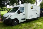 =Renault Master als Verkaufsfahrzeug der  Käserei Altfuchs  steht beim 2016er Seefest in Kell am See
