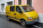 Renault Master mk2 in Gelb. Aufnahmedatum: Dezember, 2021.