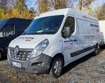=Renault Master der Autovermietung ILLERTISSEN steht auf dem Ausstellerparkplatz, gesehen bei der Bulldogmesse in Alsfeld, 10-2025