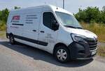 =Renault Master von HETZEL-Transporte steht bei der Eröffnungsausstellung von RIESS-Landtechnik in Michelsrombach, 06-2022