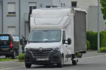 Renault Master mit Planen Aufbau, aus Polen, gesehen auf den Straßen im Norden von Luxemburg. 05.2024