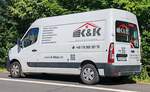 =Renault Master des Bauunternehmens K & K steht im Juni 2025 in Hünfeld