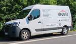 =Renault Master des Bauunternehmens K & K steht im Juni 2025 in Hünfeld