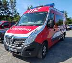 =Renault Master als MTW der Feuerwehr PETERSBERG, steht auf dem Gästeparkplatz anl. der Feierlichkeiten  100 Jahre Feuerwehr HÜNFELD  im Juni 2025