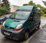 Diesen Renault Trafic Mk2 in der Farbe Vert Ocean (Ocean Green) habe ich in Juni, 2023 gesehen.