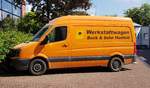 =VW Crafter als Werkstattwagen der Baufirma BOCK & SOHN steht im Mai 2020 in Hünfeld