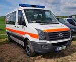 =VW Crafter vom Katastrophenschutz des Freistaates Bayern eingesetzt beim BRK steht auf dem Parkplatz der RettMobil im Mai 2022