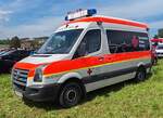 =VW Crafter des DRK OV BRACKENHEIM steht im Mai 2024 auf dem Besucherparkplatz der RettMobil in Fulda