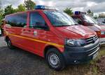 =VW T5 der Feuerwehr SOEST, gesehen auf dem Parkplatz der RettMobil, 05-2022