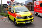 Die Johanniter VW T5 NEF am 21.07.24 in Frankfurt am Main beim Osthafenfestival