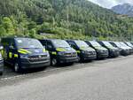 Mehrere neue VW Transporter für den Schweizer Zoll am 23.5.24 bei R-Technik in Matten bei Interlaken.