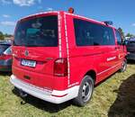 =VW T 6 als MTW der Werkfeuerwehr von DLR Deutsches Zentrum für Luft -und Raumfahrt LAMPOLDSHAUSEN, abgestellt auf dem Parkplatz der 2025er Rettmobil in Fulda