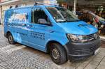 =VW T6 der Firma BAUEREGGER, gesehen in Bad Reichenhall, 08-2026