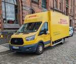 =Elektrozustellfahrzeug von DHL steht in der Hamburger Speicherstadt. 05-2024