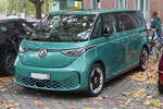 VW ID Buzz, gesehen bei einem Spaziergang, an einer Ladestation. 10.2026