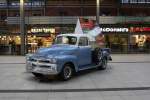 Als Hingucker stand dieser Chevrolet 3100 Pick Up am 10.2.2014  in der Bahnhofhalle des Kieler Hauptbahnhofes.