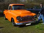 Chevrolet Cameo Pickup des Modelljahres 1957. Das Pickup-Modell des Jahrganges 1957 hatte viele Stilelemente des 1957´er Chevrolet PKW-Modelles. Oldtimertreffen beim  Schwarzwaldhaus  im Neandertal am 12.04.2015.