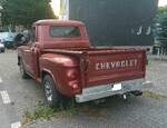 Heckansicht eines Chevrolet Apache 31 Stepside Truck aus dem Jahr 1958.