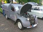 Citroen AZU 250 aus dem Jahr 1960, also noch mit der  Wellblech-Motorhaube .