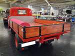 Heckansicht eines Ford Taunus Transit 1500 Pritschenwagens aus dem Jahr 1964.