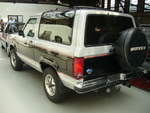 Heckansicht eines Ford Bronco der vierten Generation aus dem Jahr 1990.