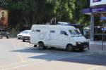 Ein Sicherheitstransporter in Zypern.
Hilfe erbeten