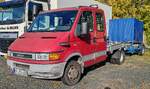 =Iveco-Transporter 40 C 13 steht auf dem Ausstellerparkplatz bei der Bulldogmesse in Alsfeld, 10-2025