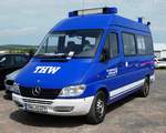 =MB Sprinter des THW, abgestellt auf dem Parkplatz der RettMobil 2017 in Fulda, Mai 2017