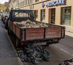 Rückansicht: Mercedes-Benz T1 Pritsche, ein geschätztes Mitglied einer Baufirma. Foto: August, 2025.