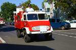 Mercedes Benz Unimog TLF am 10.09.23 beim Festumzug der Feuerwehr Mühlheim am Main zum 150 Jährigen Jubiläum 