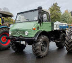 =Unimog unterwegs auf dem Freigel�nde bei der Alsfelder Bulldogmesse, 10-2025