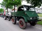 Unimog-401 hat sich zu einer Oldtimer-Traktorenausstellung gesellt;110501