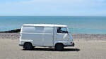Renault Estafette, auf dem Damm in  Westkapelle, Walcheren, Zeeland, NL, im Urlaub gesehen. 24. Wasschappelse Oldtimerrit am Samstag, den 20. Juni 2026